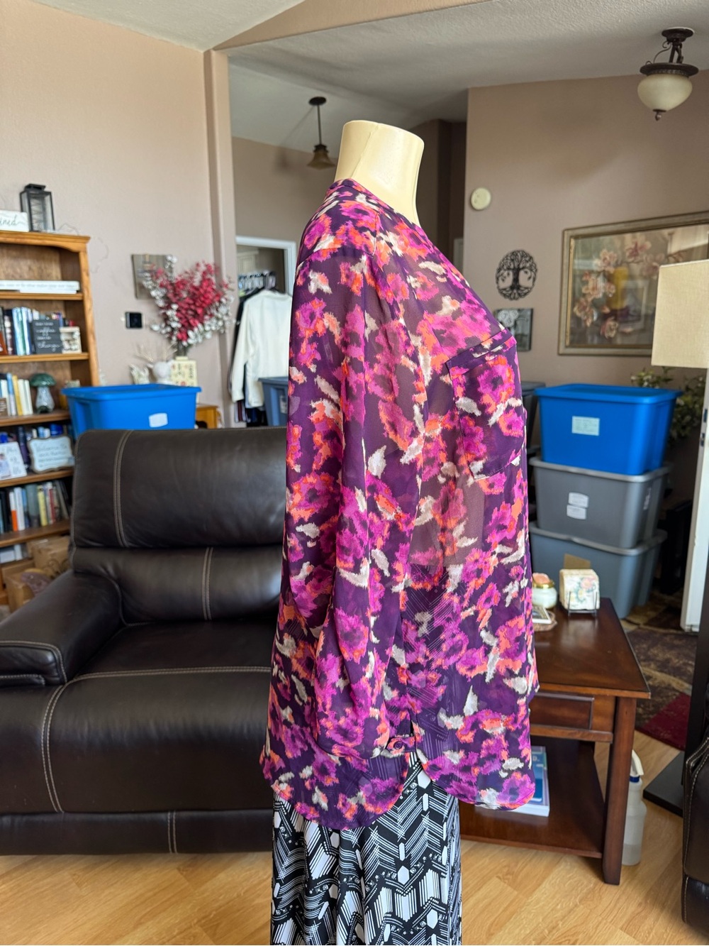 Apt 9 sheer floral V-neck blouse in red, black & white-size XL - Picture 4 of 9